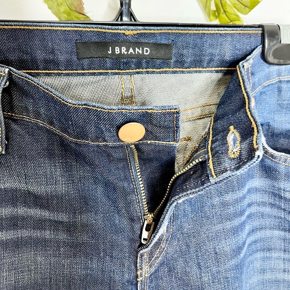 J Brand ‘Aidan’ Boyfriend Fit Distressed Jeans in Ringer - Picture 4 of 8